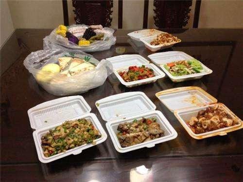 爆料亿华打包剩菜原视频,真实还原餐饮浪费现象