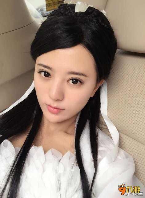 阿兰达瓦卓玛 丝袜,丝袜之下的时尚传奇