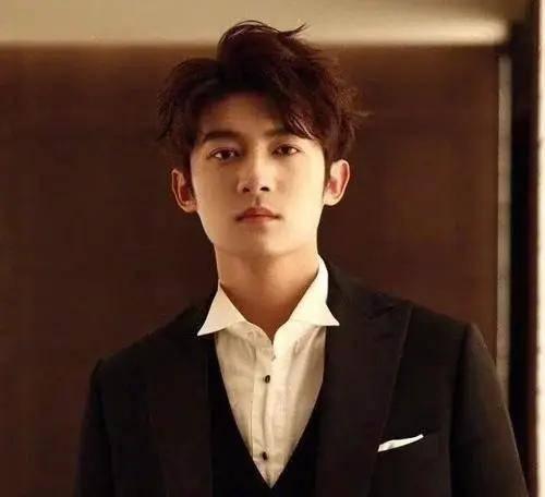 娱乐吃瓜君男演员是谁,揭秘“娱乐吃瓜君”背后神秘男演员